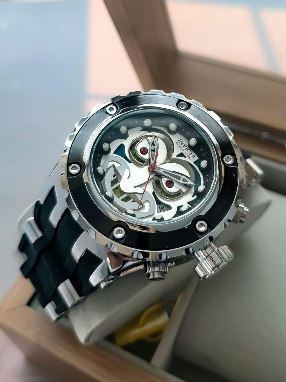 Reloj Invicta para Hombre – Diseño Deportivo y Audaz