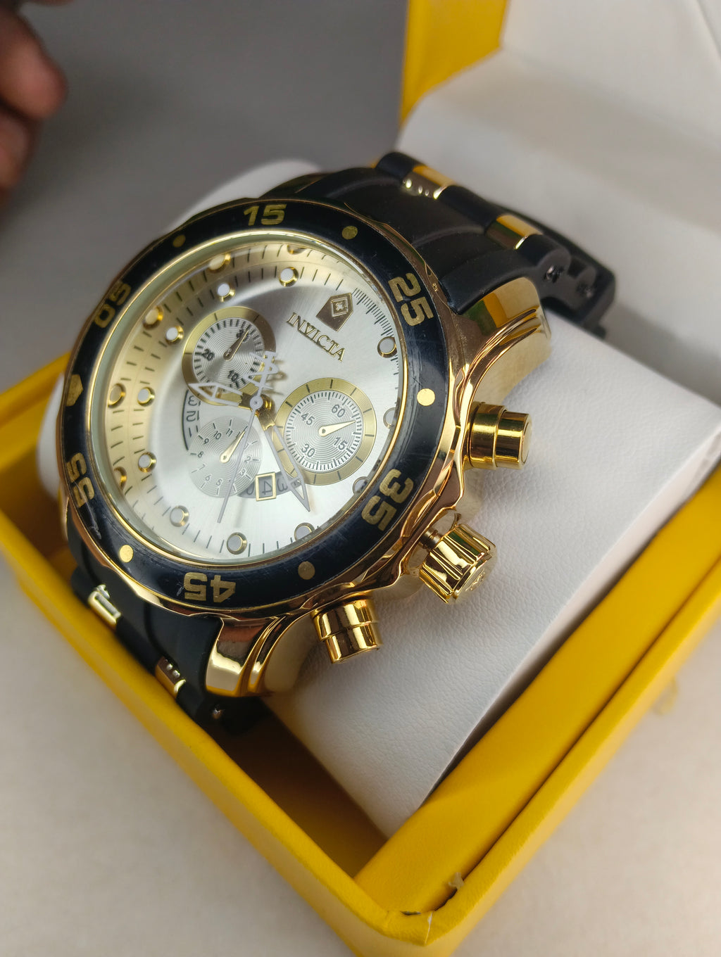 Reloj Deportivo Estilo Invicta Elegante para Caballero – Diseño Tipo Cronógrafo