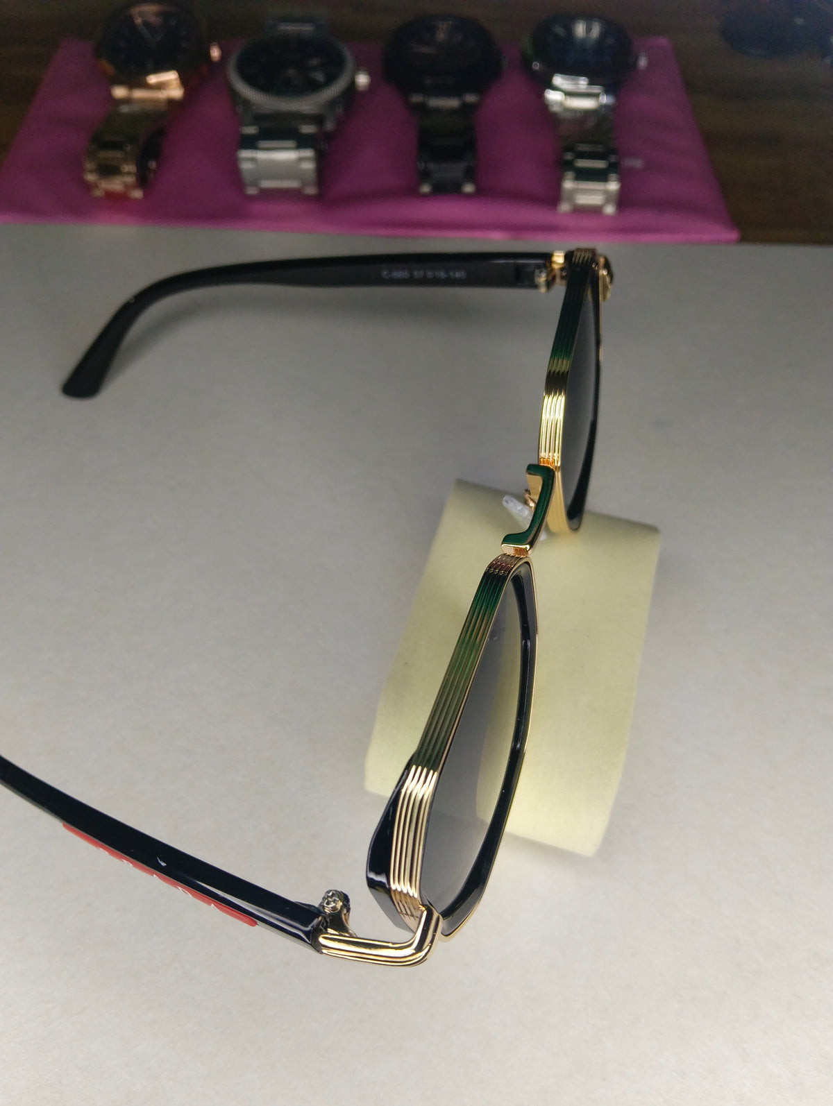 Gafas de Sol Geométricas Negras – Diseño Elegante