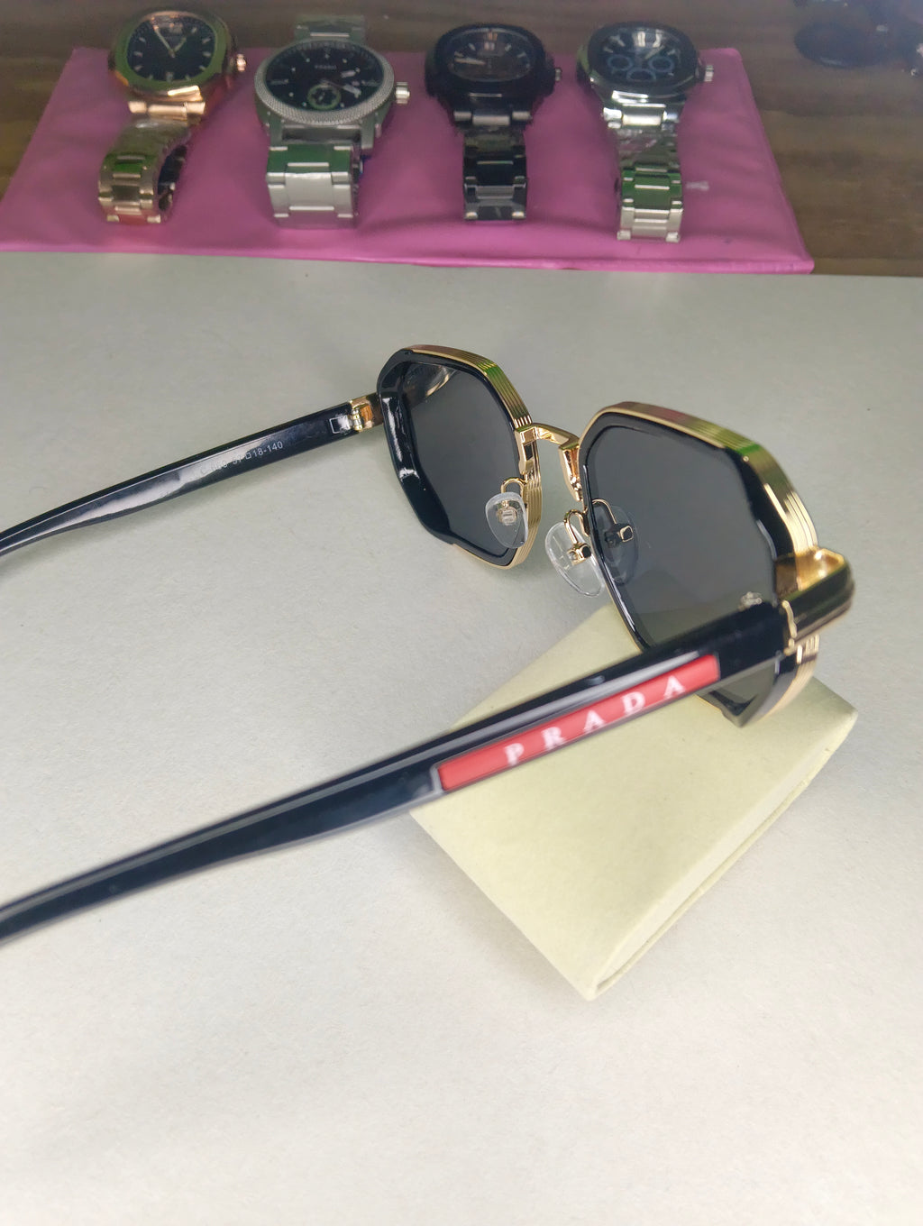 Gafas de Sol Geométricas Negras – Diseño Elegante