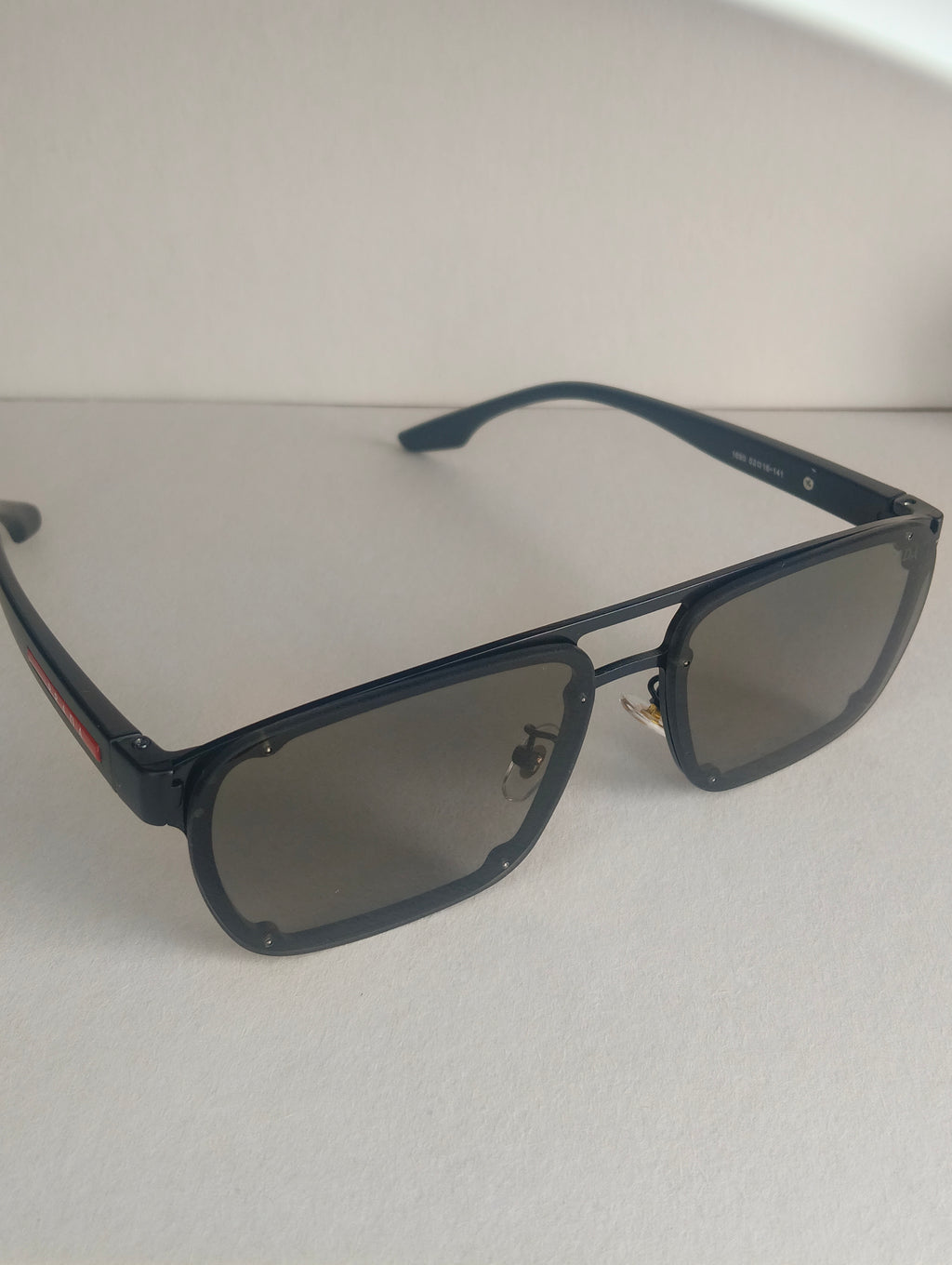 Gafas de Sol Rectangulares Polarizadas – Diseño Moderno
