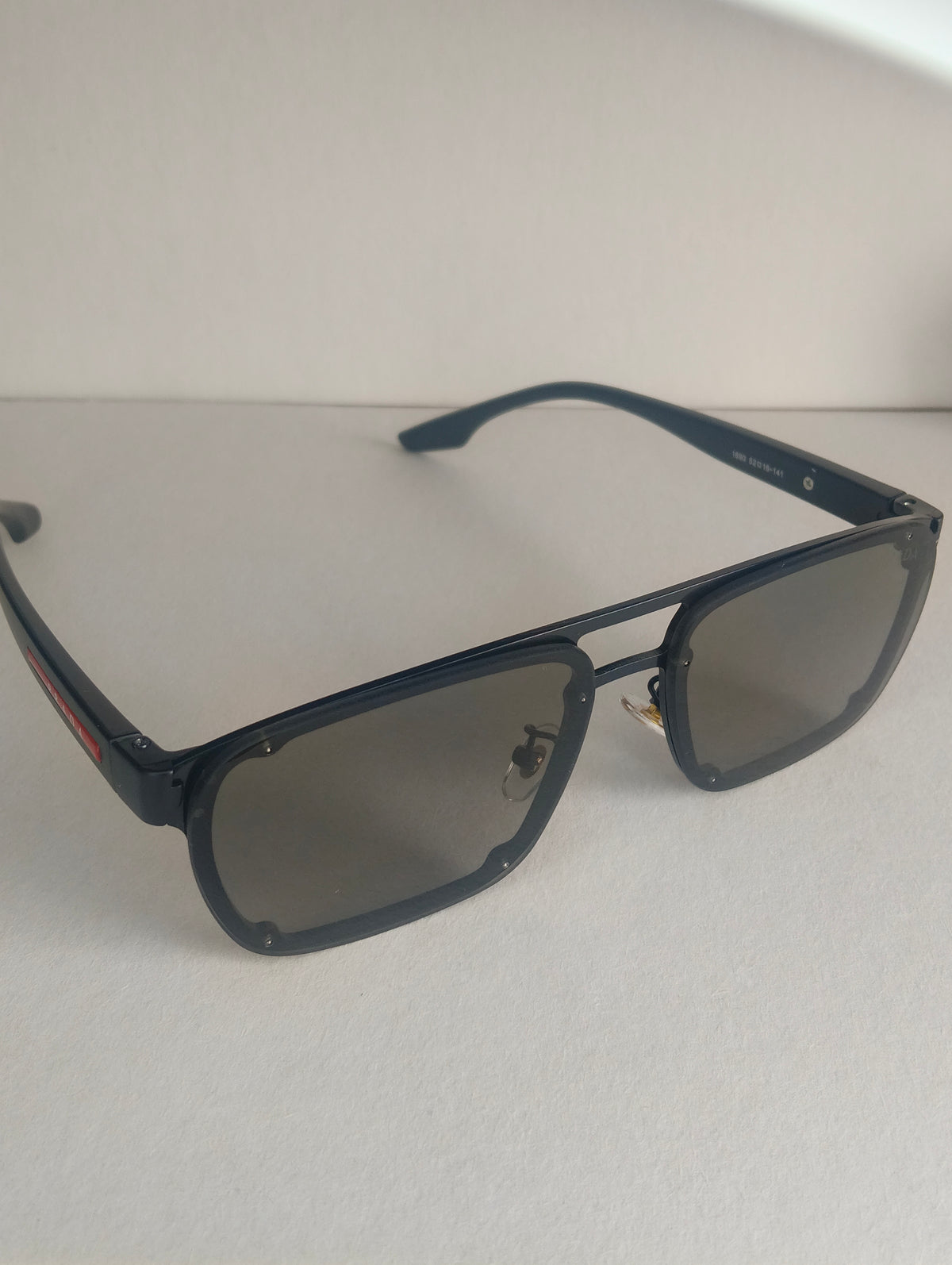 Gafas de Sol Rectangulares Polarizadas – Diseño Moderno