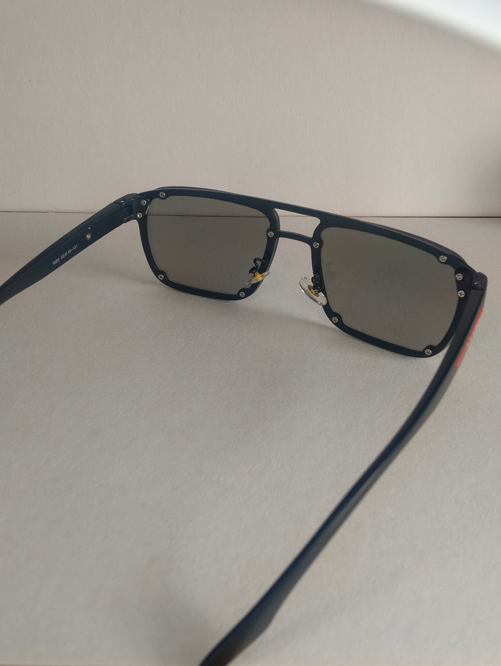Gafas de Sol Rectangulares Polarizadas – Diseño Moderno