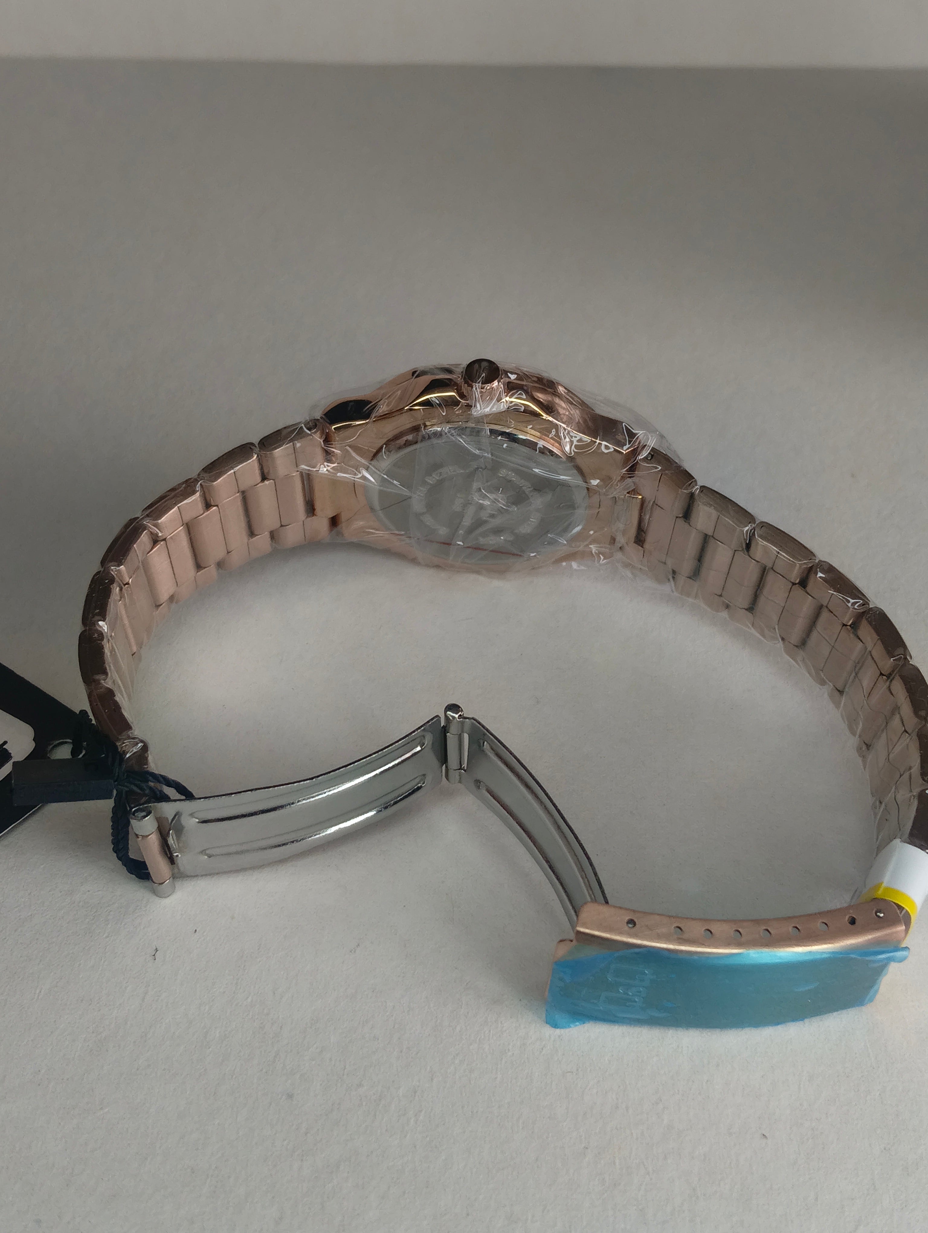 Reloj Q&Q para Dama Elegante Oro Rosa con Cristales – Acero Inoxidable y Resistencia al Agua