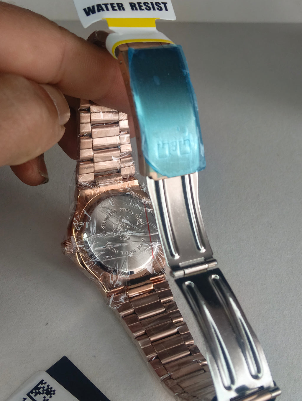 Reloj Q&Q para Dama Elegante Oro Rosa con Cristales – Acero Inoxidable y Resistencia al Agua