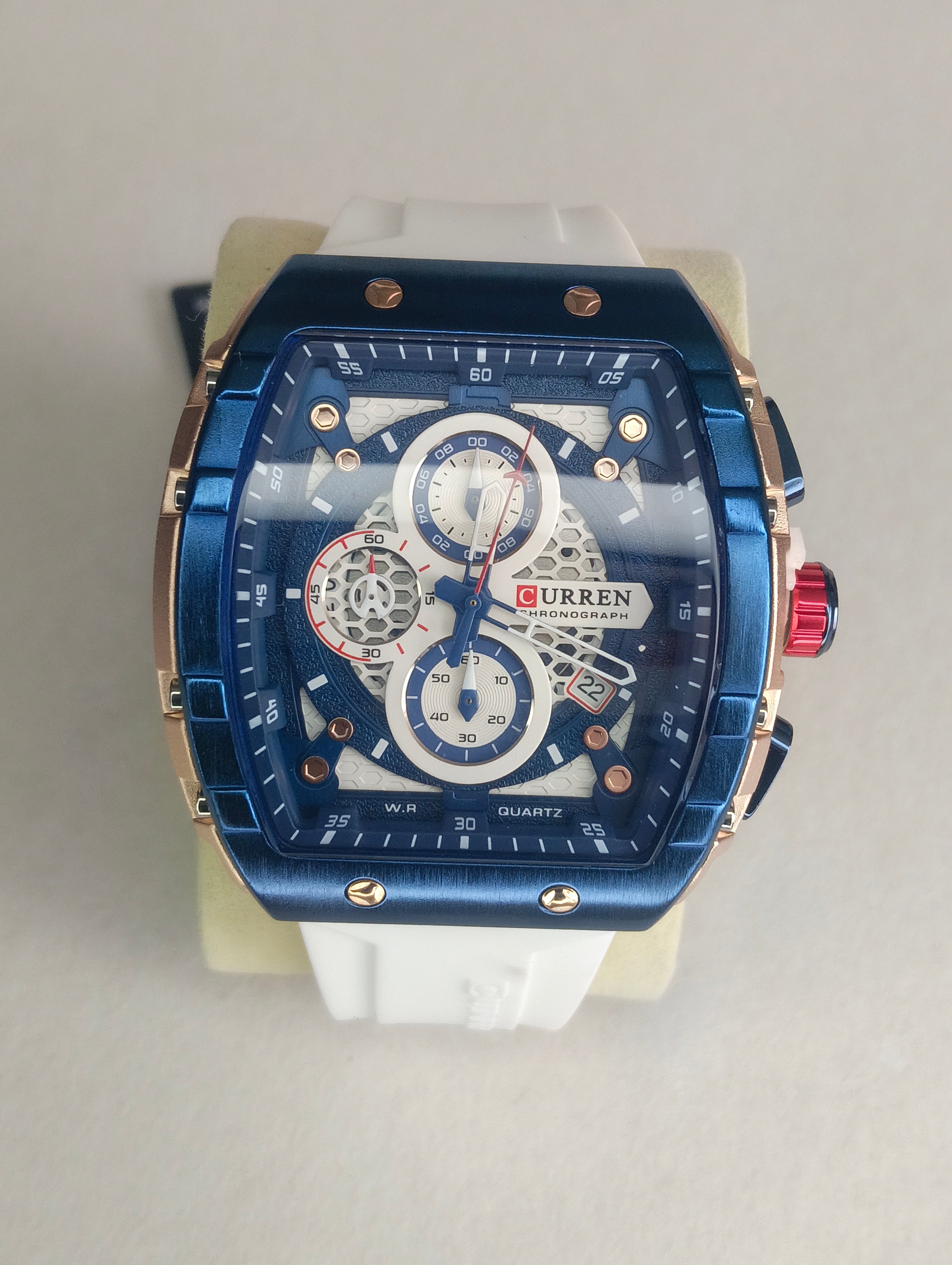 Curren Cronógrafo Cuadrado para Hombre – Diseño Deportivo con Calendario y Correa de Silicona