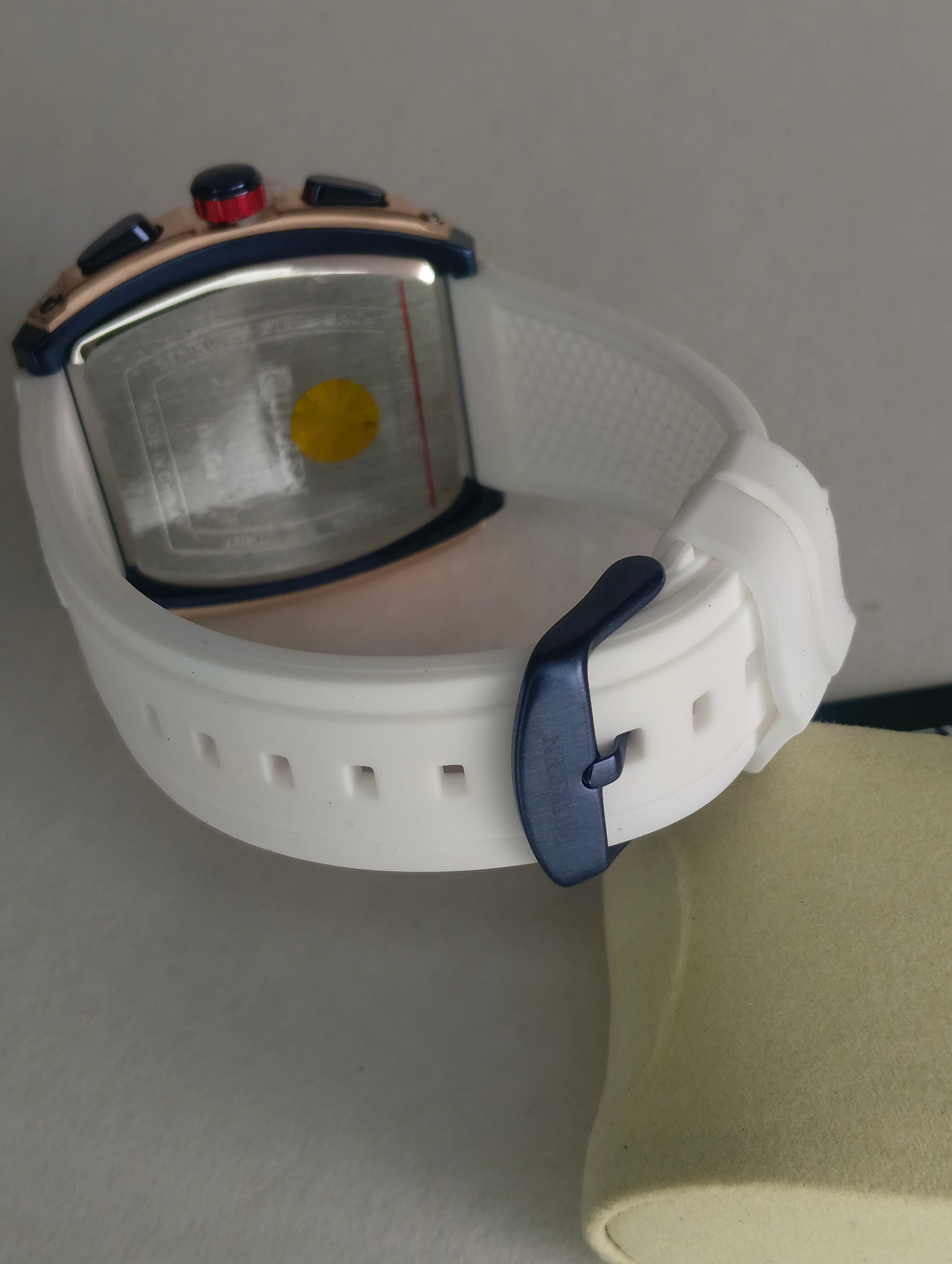Curren Cronógrafo Cuadrado para Hombre – Diseño Deportivo con Calendario y Correa de Silicona