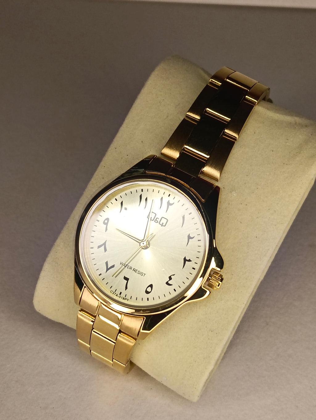 Reloj Q&Q para Mujer Dorado | Esfera Blanca con Números Árabes | Elegancia Clásica