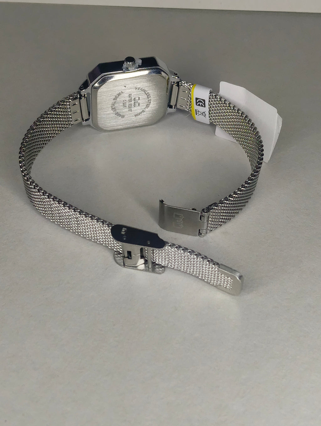Reloj Q&Q para Mujer Plateado con Pulsera Milanesa | Diseño Cuadrado Elegante | Movimiento Japonés