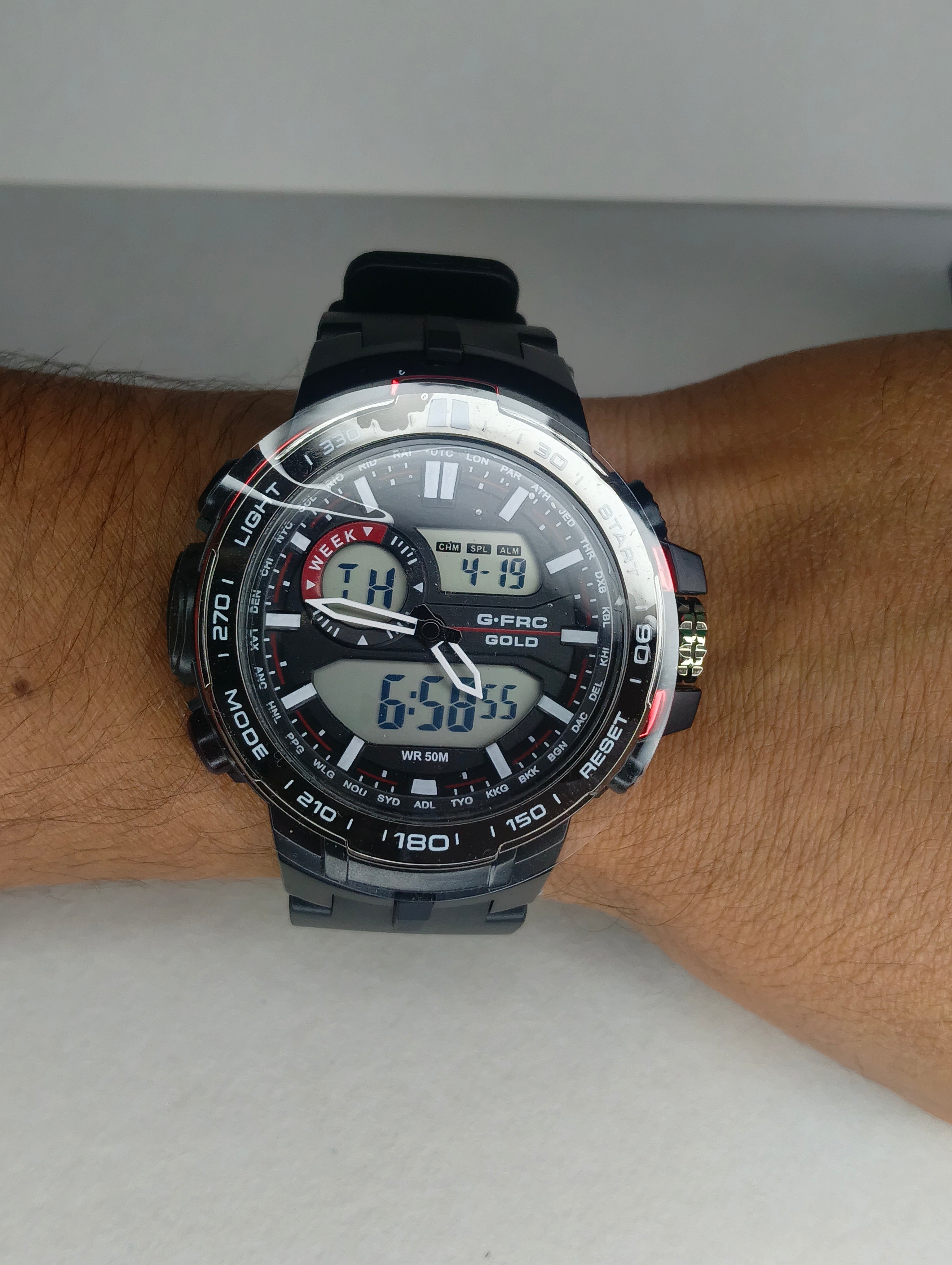 Reloj G-FRC Gold Hombre Análogo Digital | Hora Mundial, Cronómetro, Alarma y WR 50M
