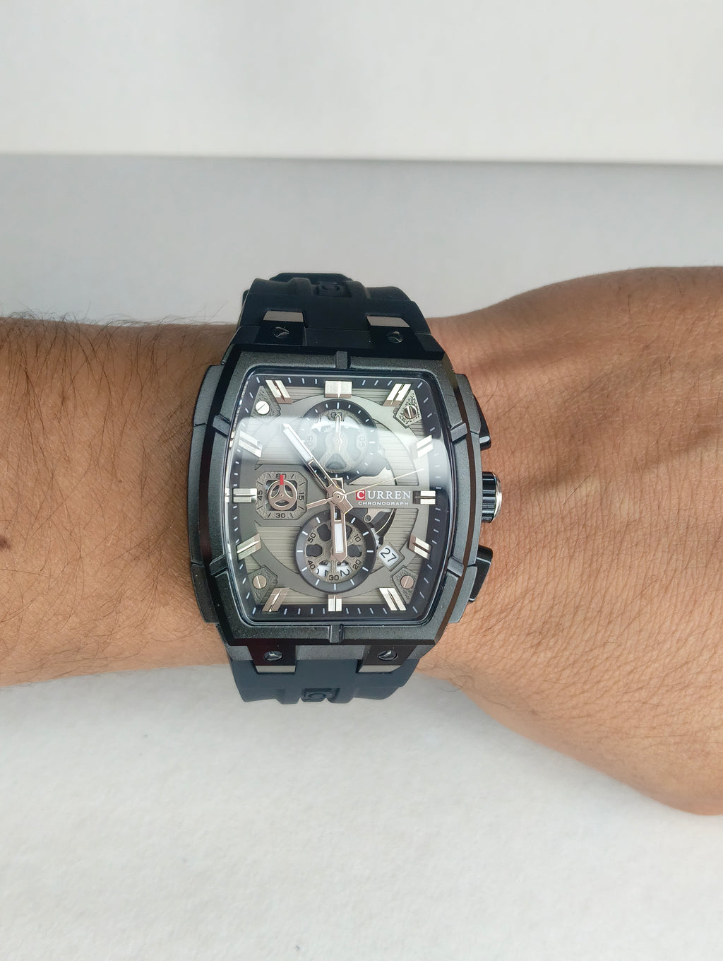 Curren Reloj Cronógrafo para Hombre – Diseño Tonneau con Correa de Silicona