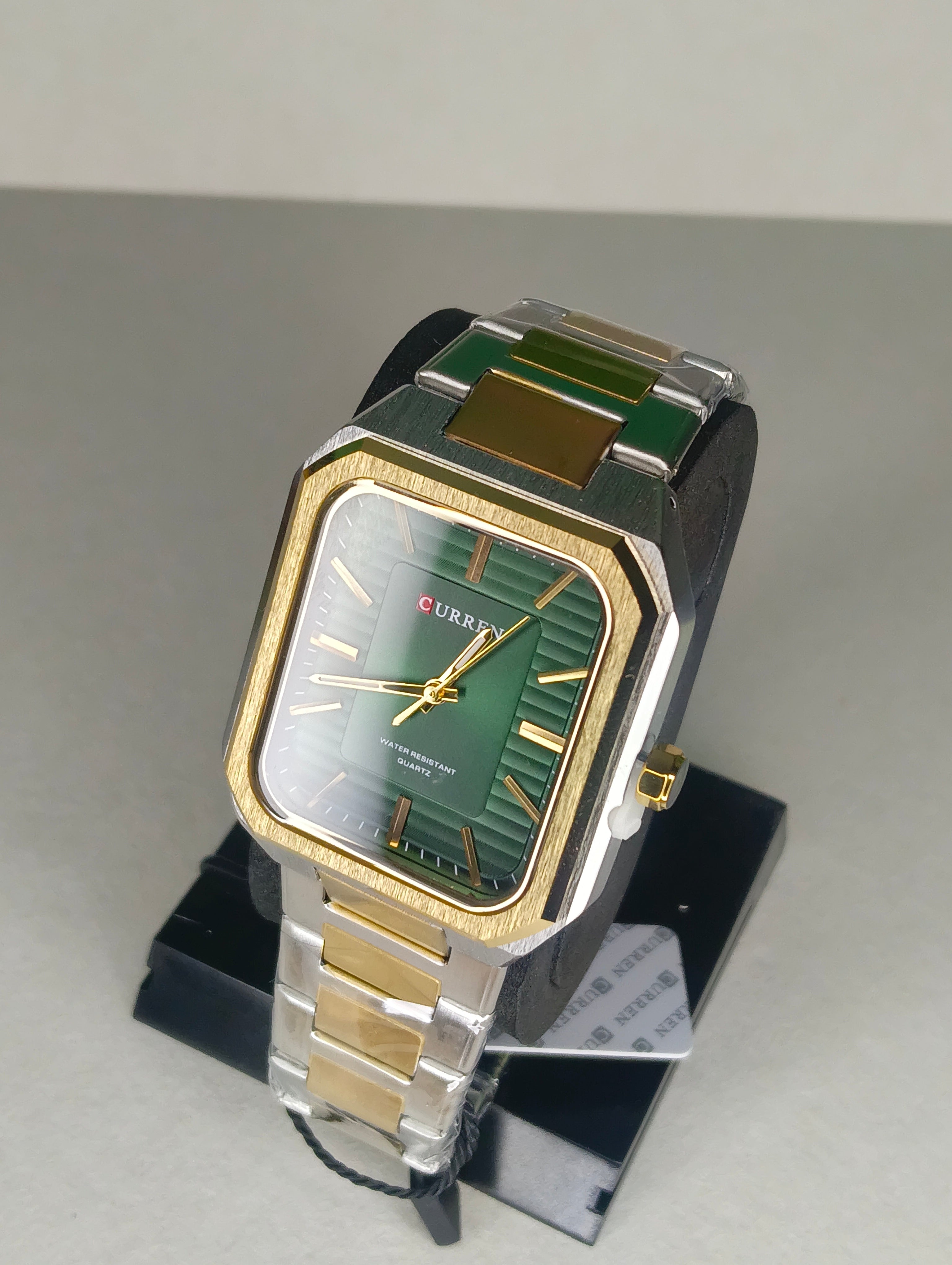Reloj Curren Cuadrado para Hombre | Acero Inoxidable | Movimiento Quartz | Negro y Dorado