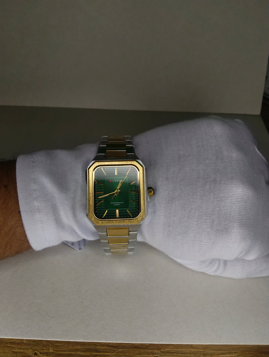 Reloj Curren Cuadrado para Hombre | Acero Inoxidable | Movimiento Quartz | Negro y Dorado