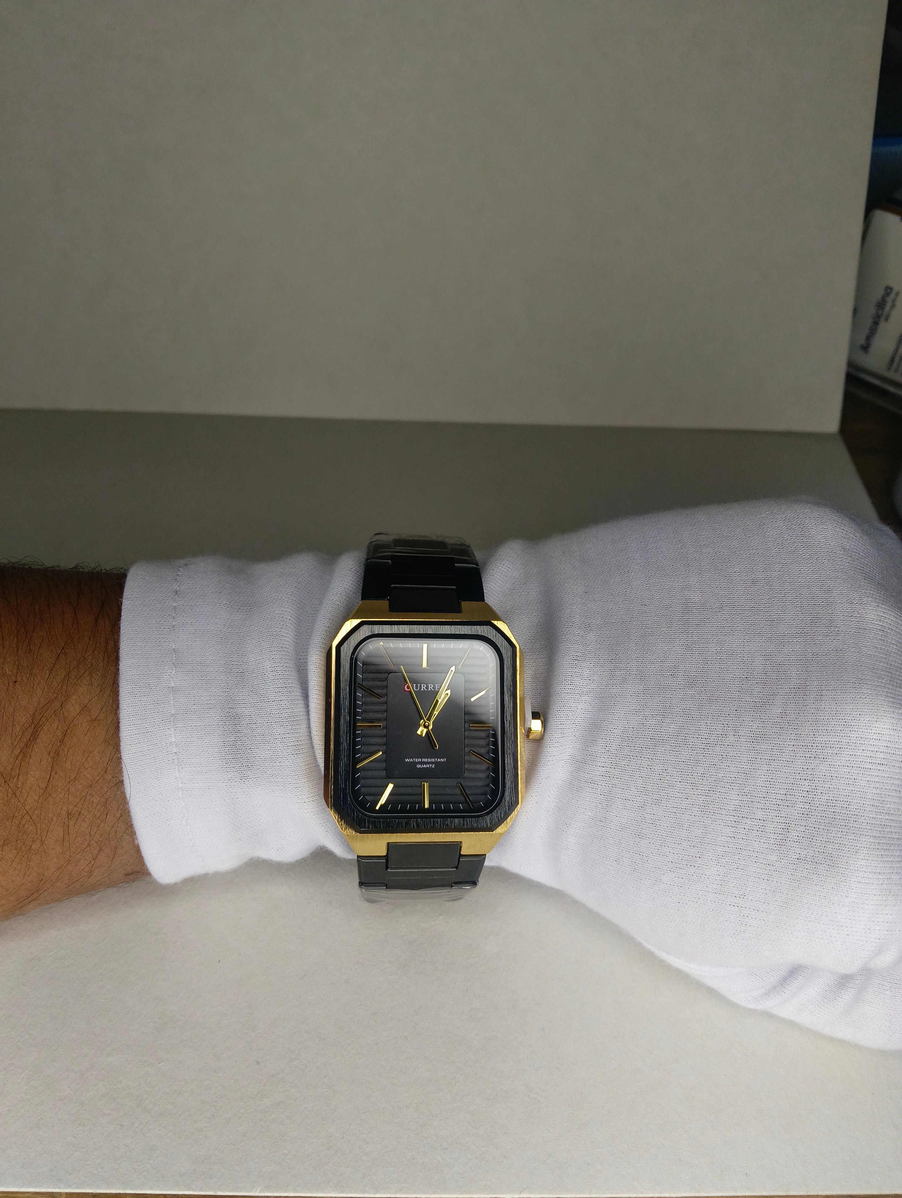 Reloj Curren Cuadrado para Hombre | Acero Inoxidable | Movimiento Quartz | Negro y Dorado