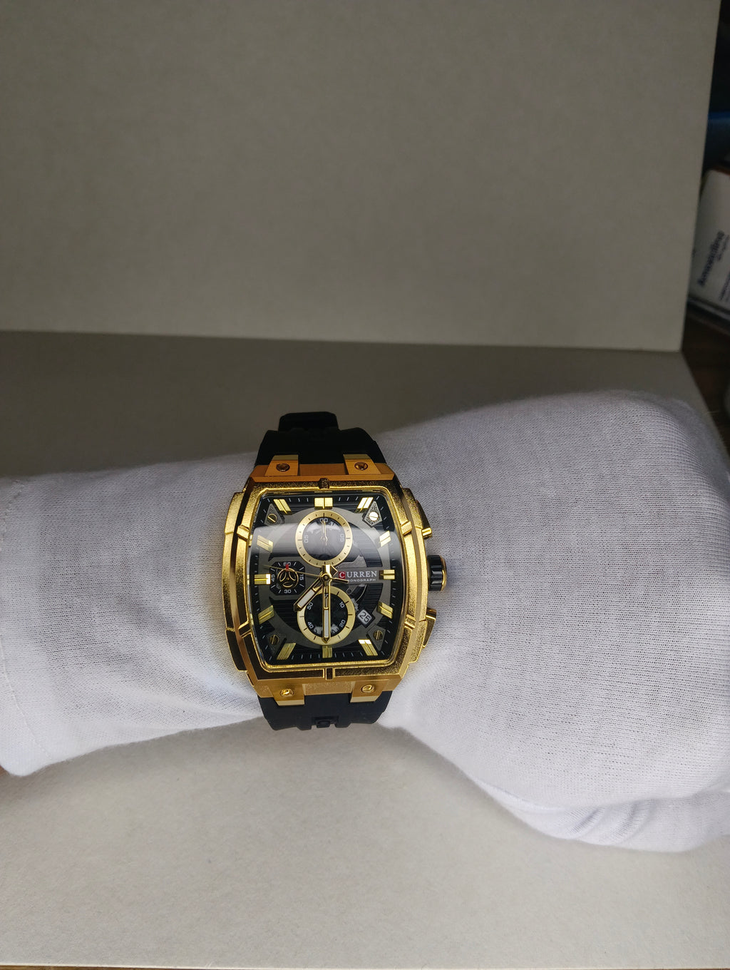 Reloj Curren Cronógrafo para Hombre | Caja Dorada | Pulso de Silicona | Quartz