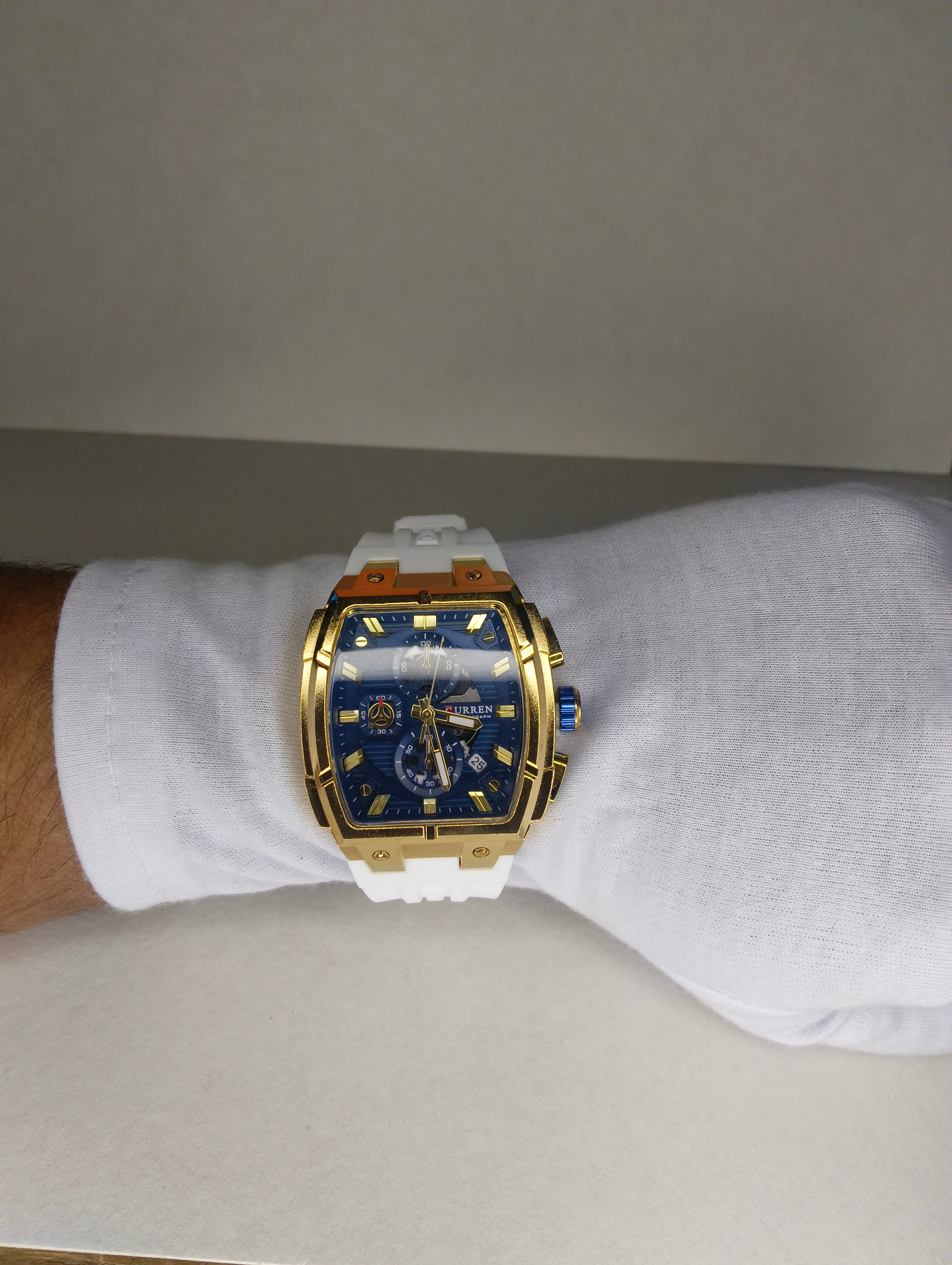 Reloj Curren Cronógrafo para Hombre | Caja Dorada | Pulso de Silicona | Quartz