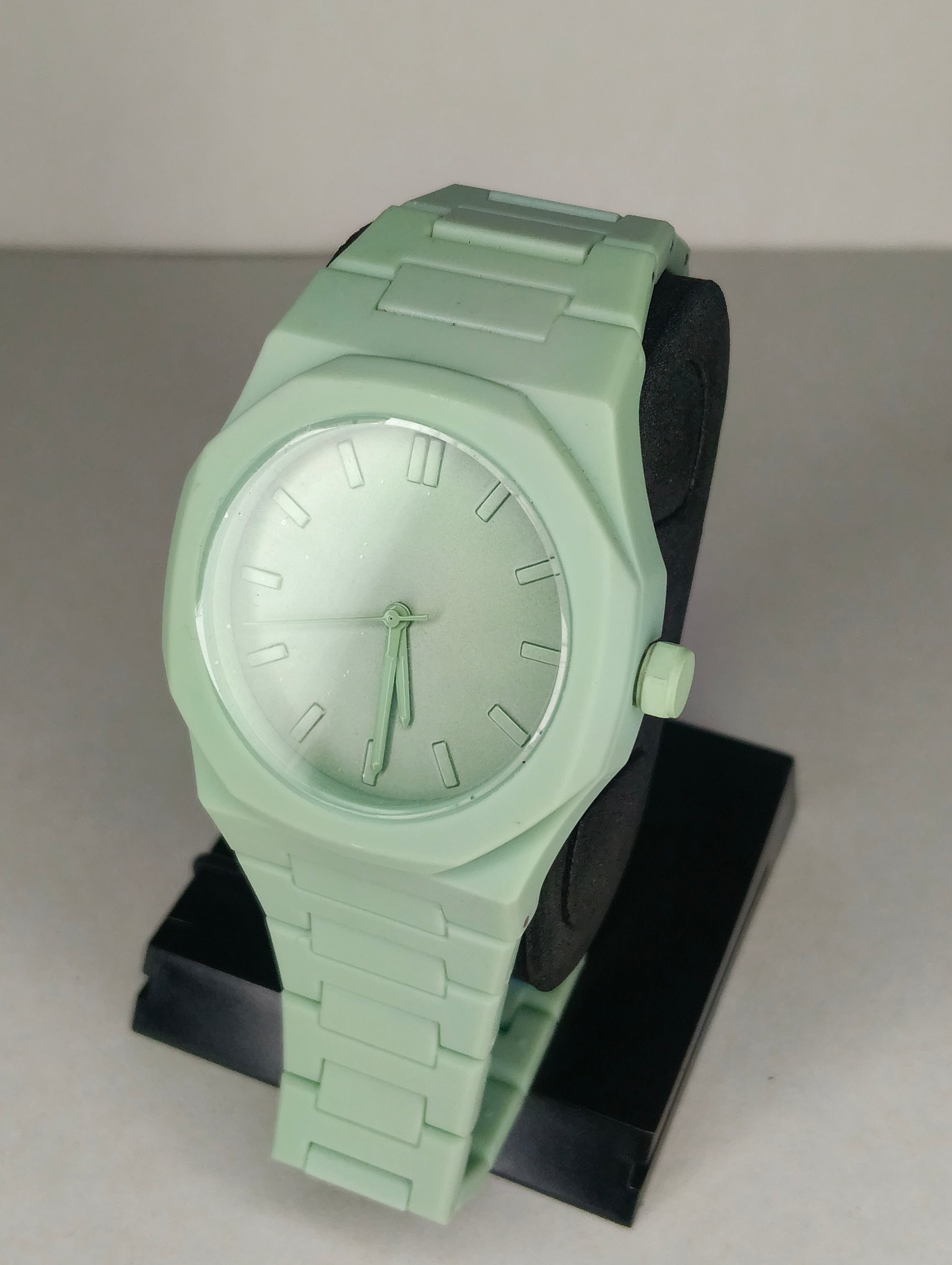 Reloj Minimalista Blanco Unisex | Diseño Monocromático | Pulso de Silicona | Movimiento Quartz