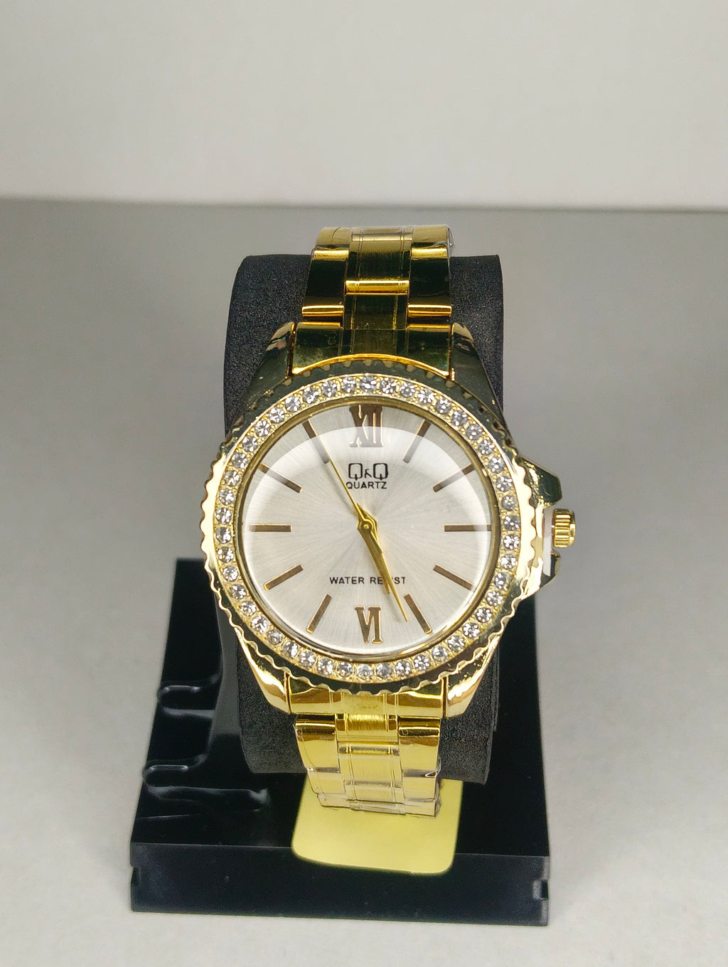 Reloj Q&Q Dorado para Dama con Bisel Decorado