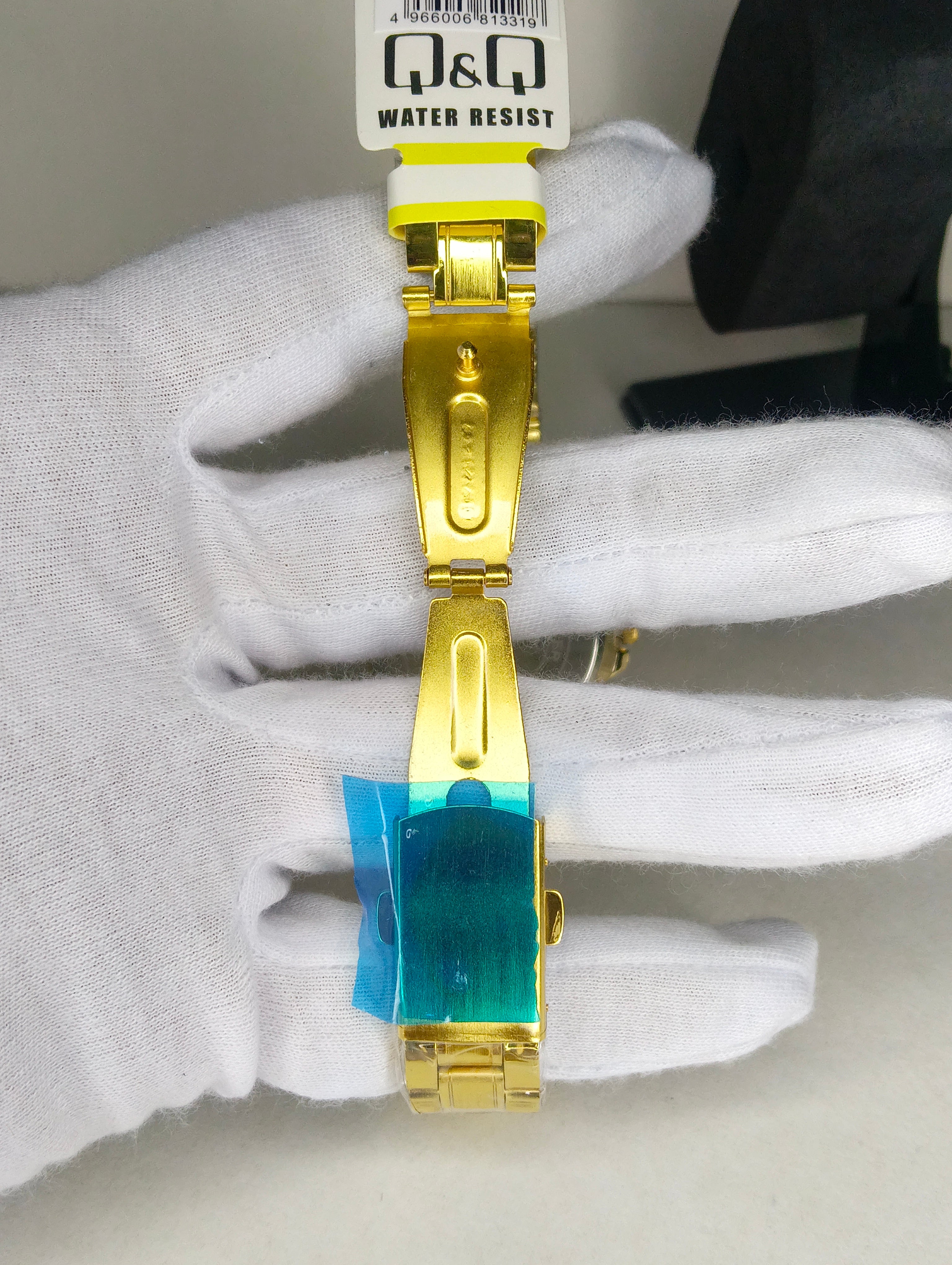 Reloj Q&Q Dorado para Dama con Bisel Decorado