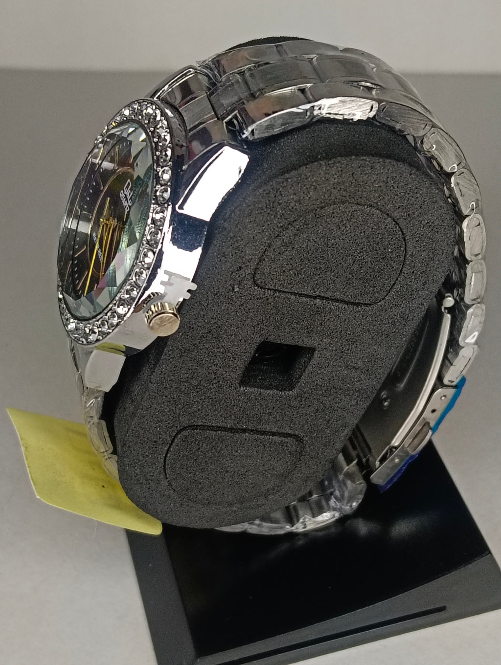 Reloj Q&Q para Dama Plateado con Bisel de Cristales