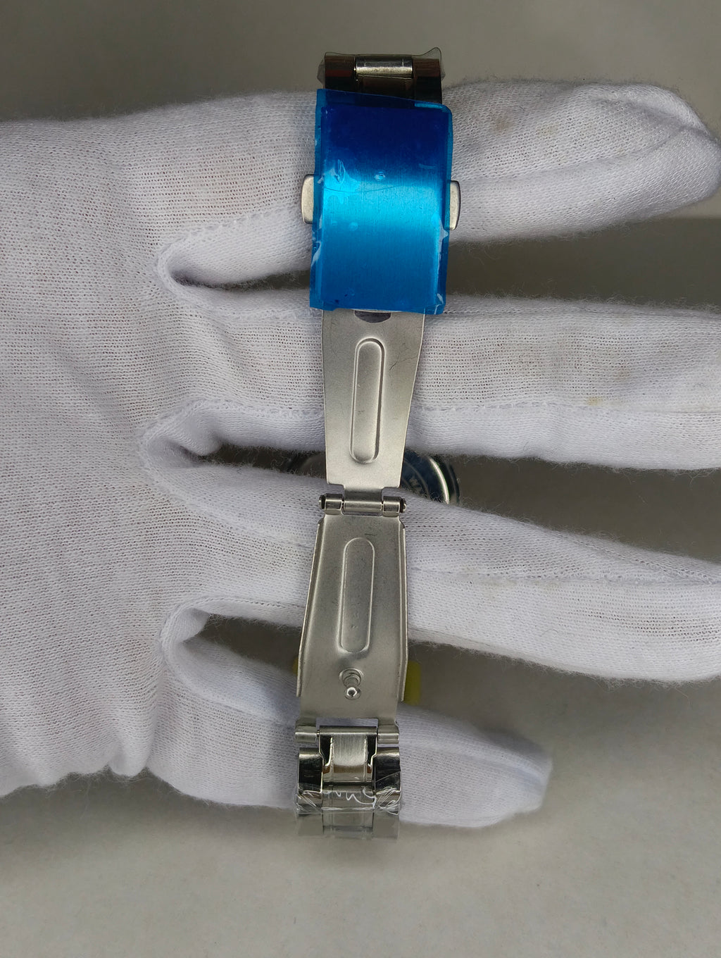 Reloj Q&Q para Dama Plateado con Bisel de Cristales