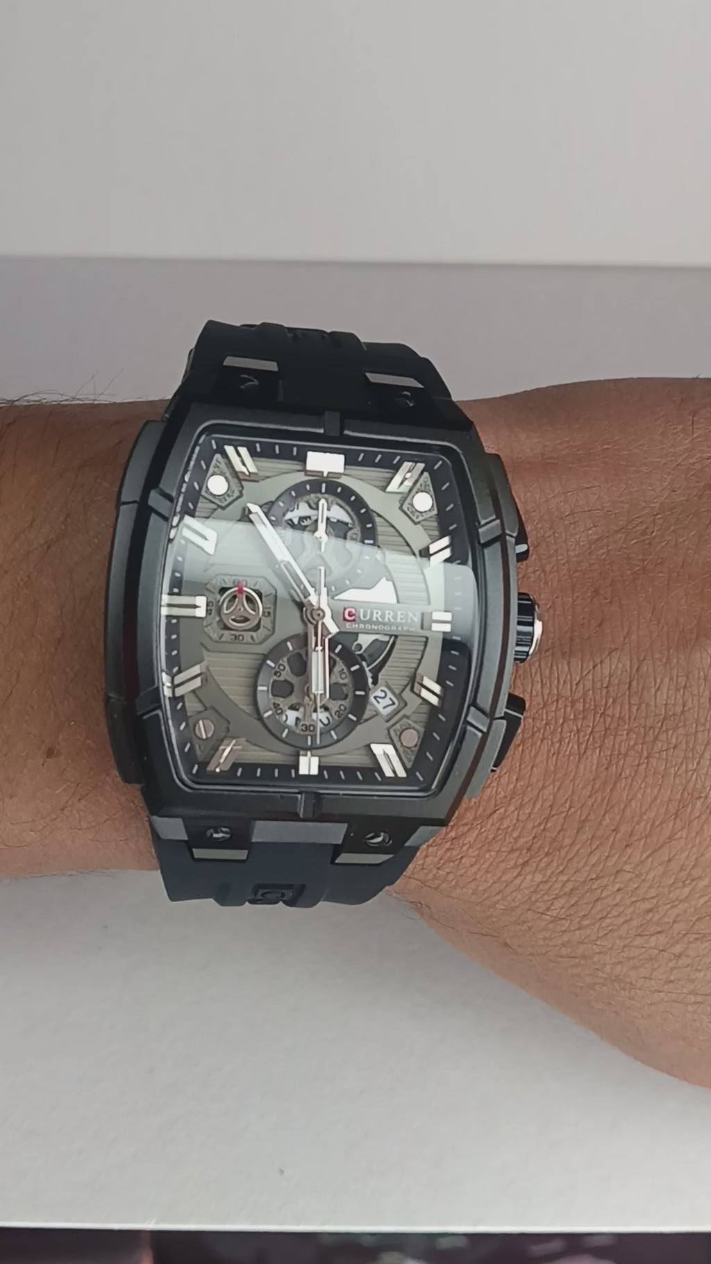 Curren Reloj Cronógrafo para Hombre – Diseño Tonneau con Correa de Silicona