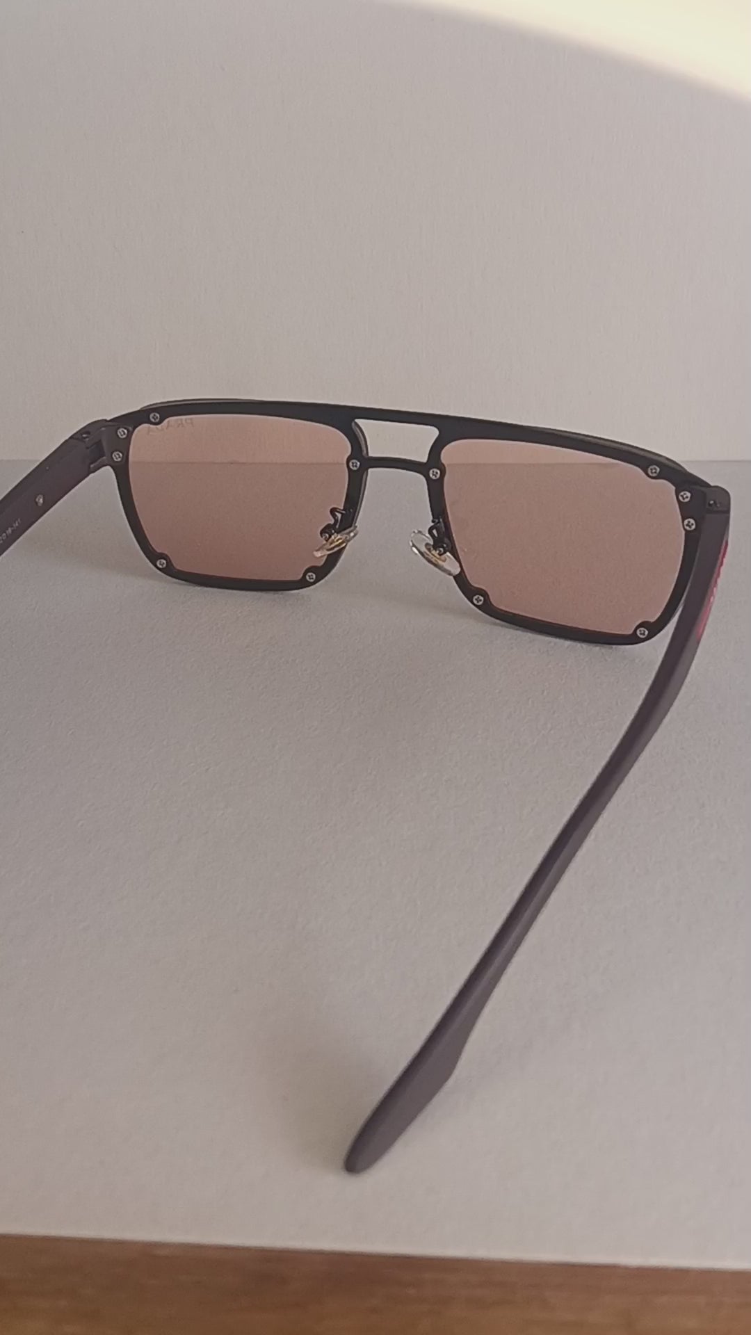 Gafas de Sol Rectangulares Marrón – Diseño Moderno