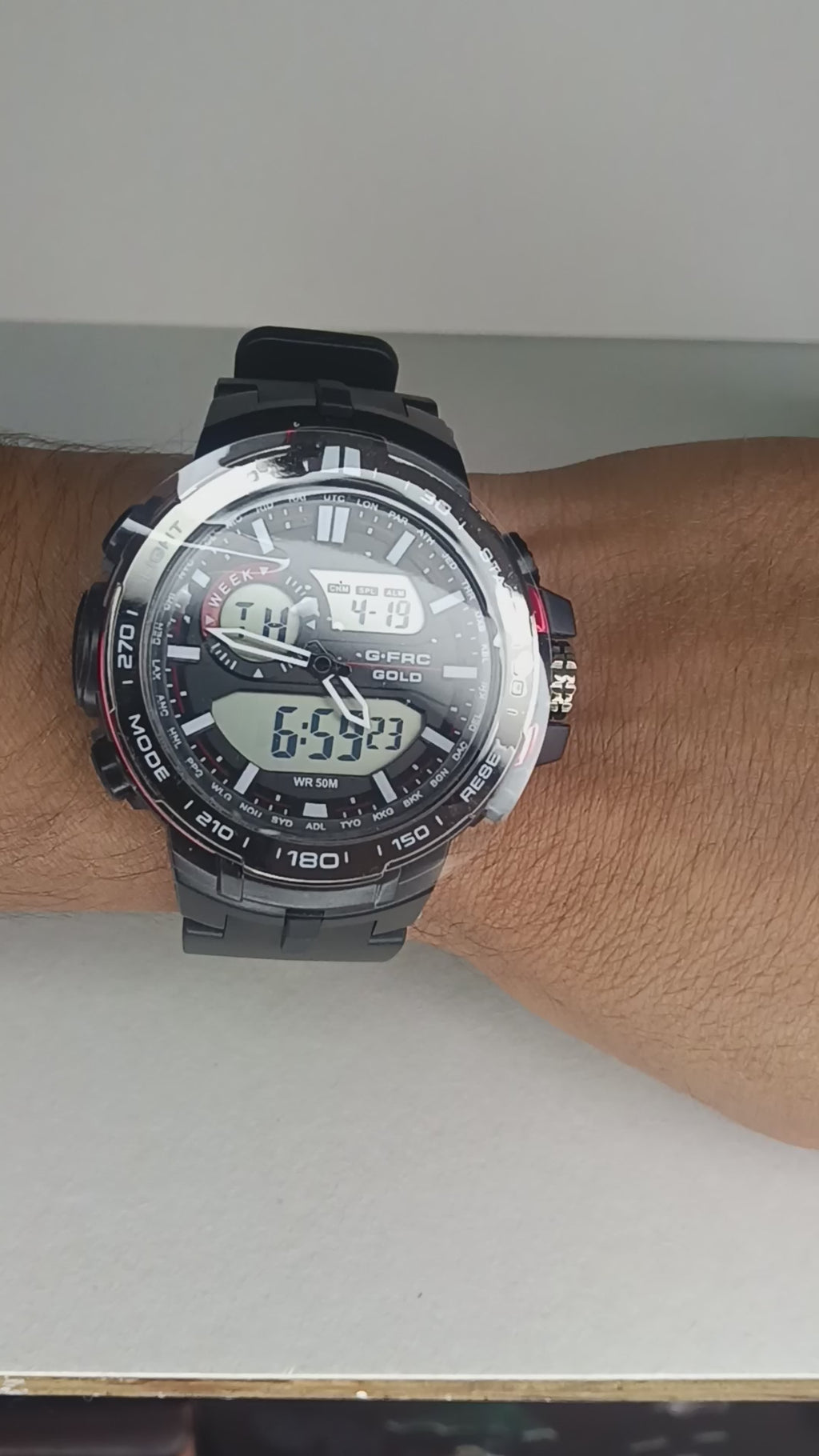 Reloj G-FRC Gold Hombre Análogo Digital | Hora Mundial, Cronómetro, Alarma y WR 50M