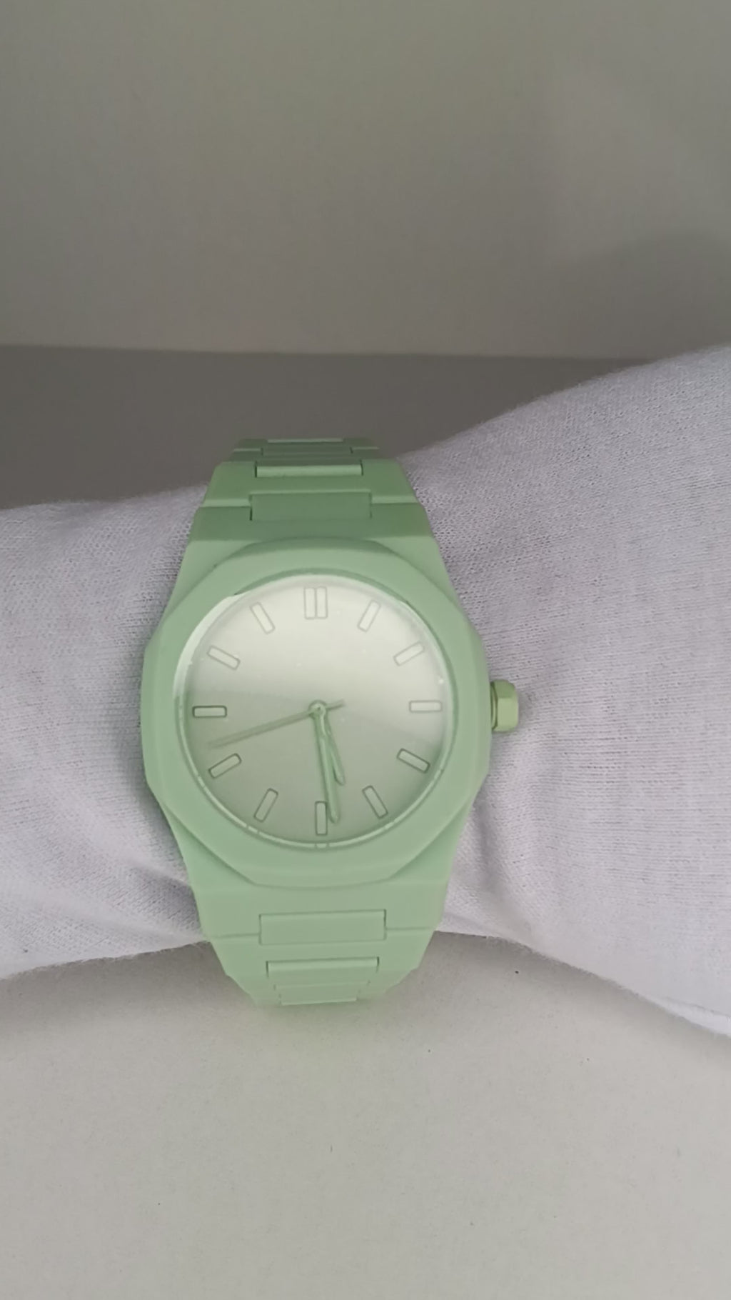 Reloj Minimalista Blanco Unisex | Diseño Monocromático | Pulso de Silicona | Movimiento Quartz