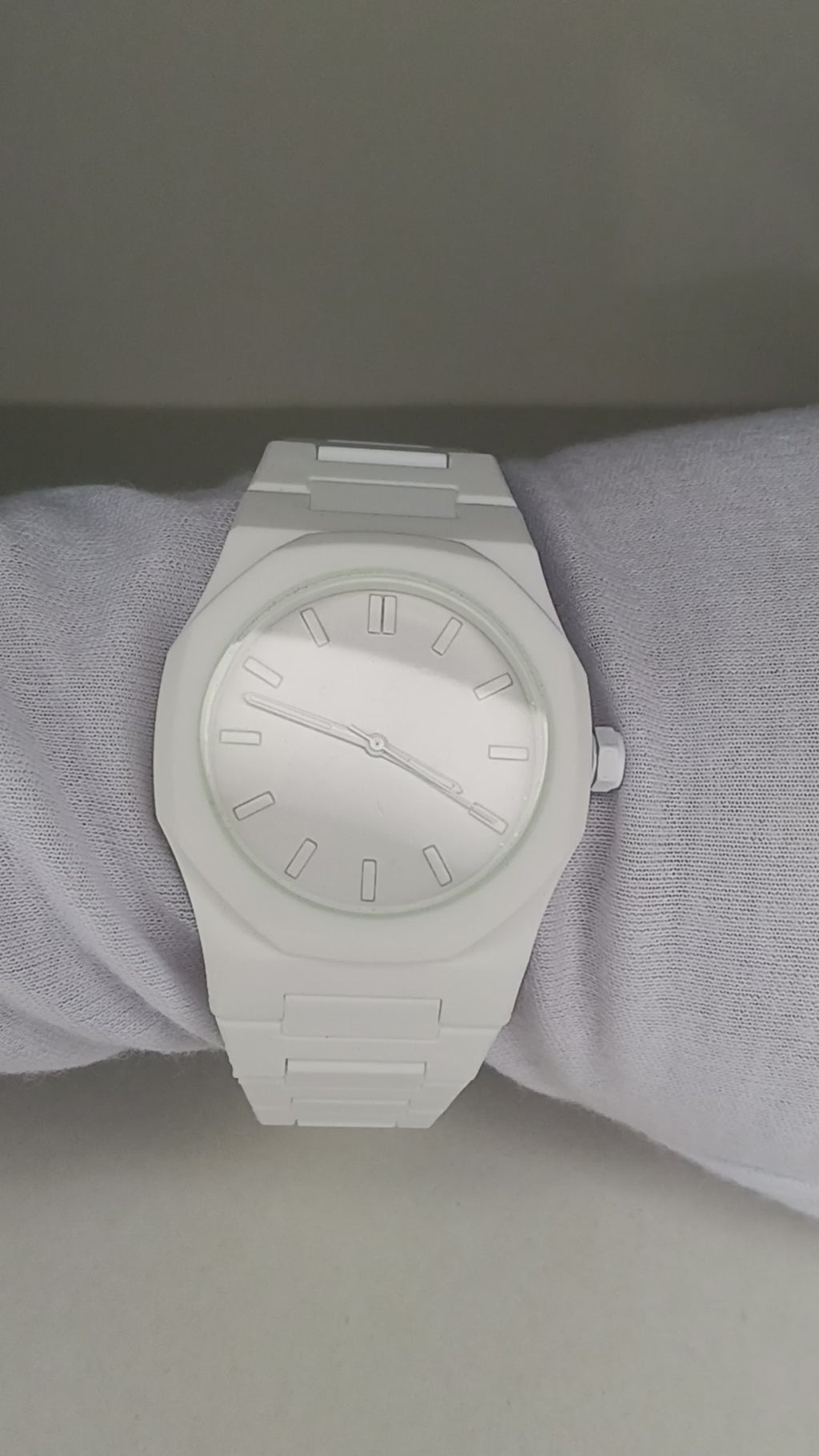 Reloj Minimalista Blanco Unisex | Diseño Monocromático | Pulso de Silicona | Movimiento Quartz