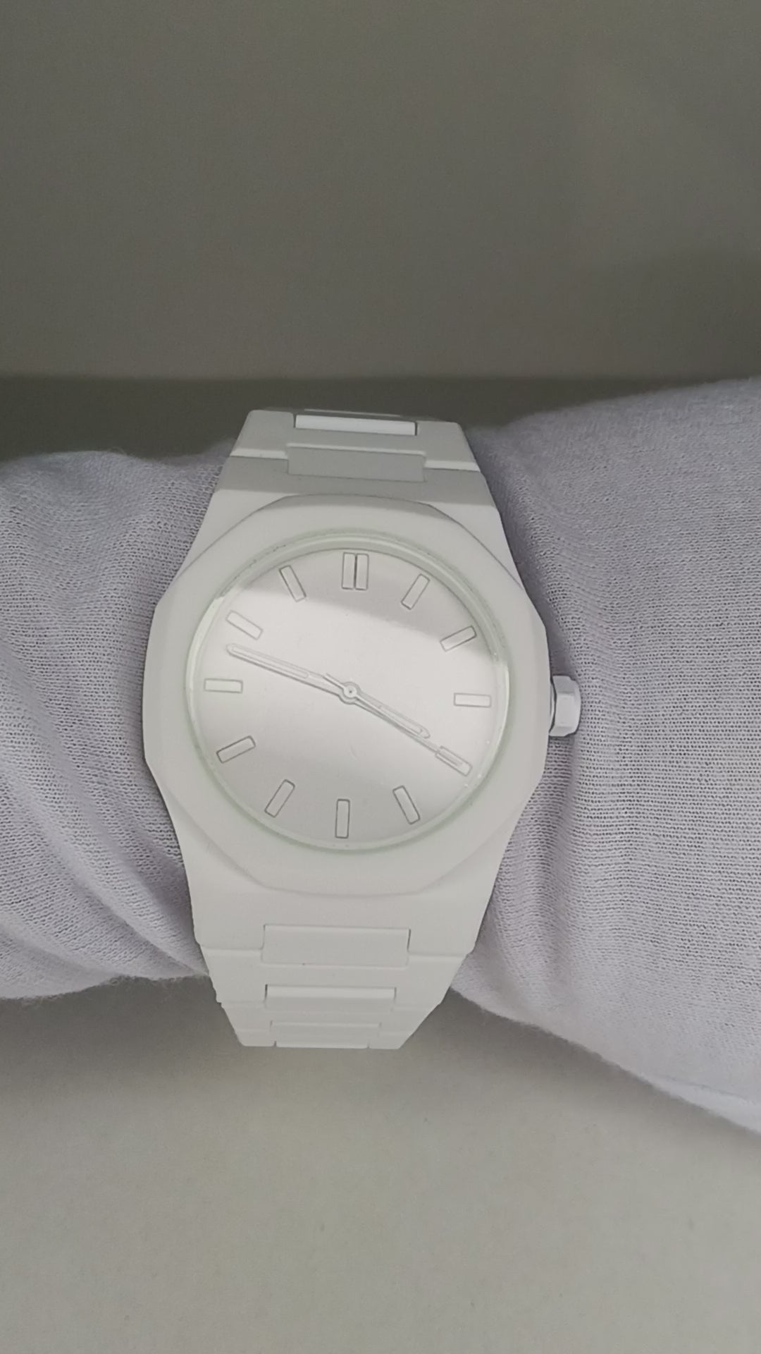 Reloj Minimalista Blanco Unisex | Diseño Monocromático | Pulso de Silicona | Movimiento Quartz